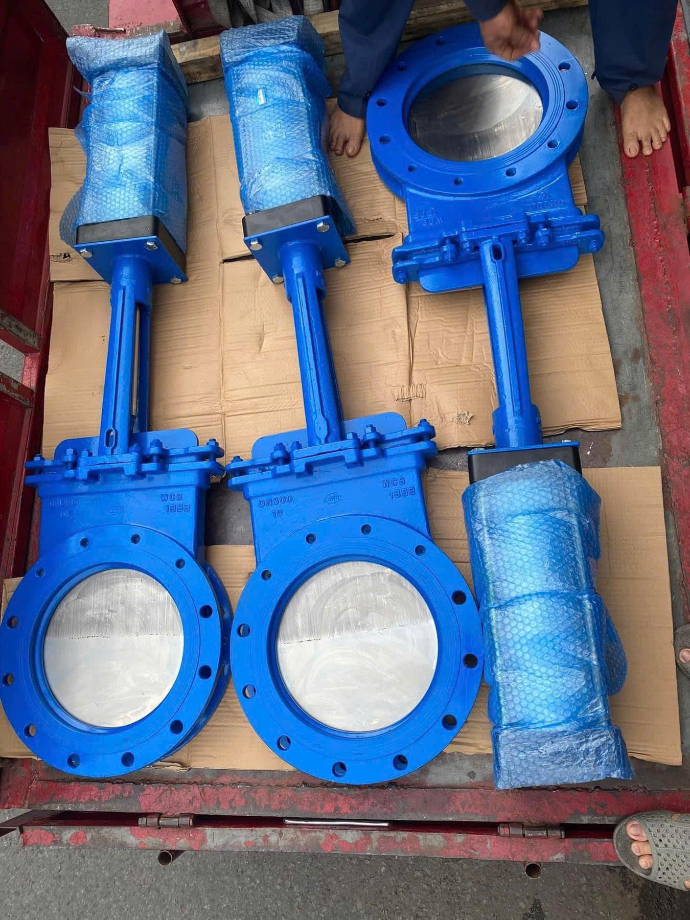 VAN DAO THÉP WCB KHÍ NÉN 